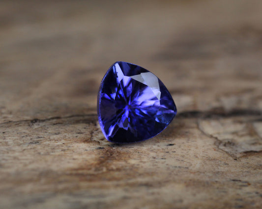 Tanzanit Trillion 6 mm 0,82 ct