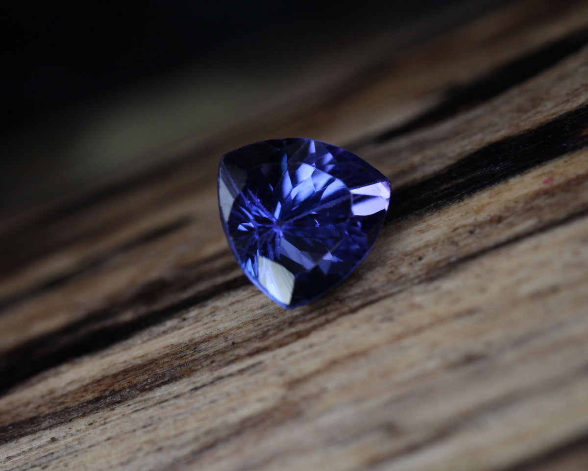 Tanzanit Trillion 6 mm 0,9 ct