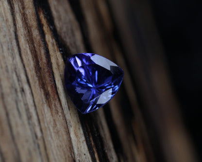 Tanzanit Trillion 6 mm 0,9 ct