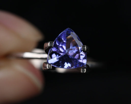 Tanzanit trilliant 7 mm 0,93 ct