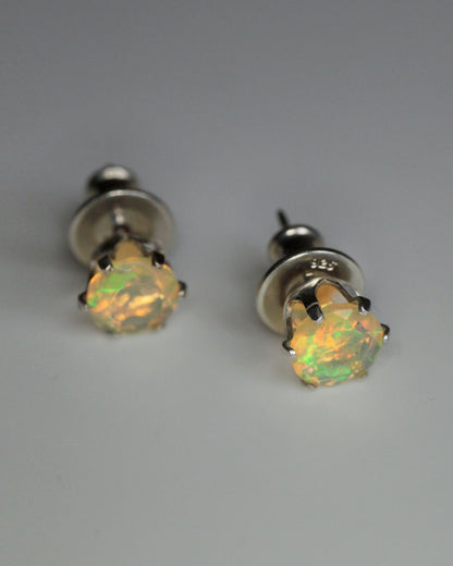 Ear Studs With Opal, 4 mm