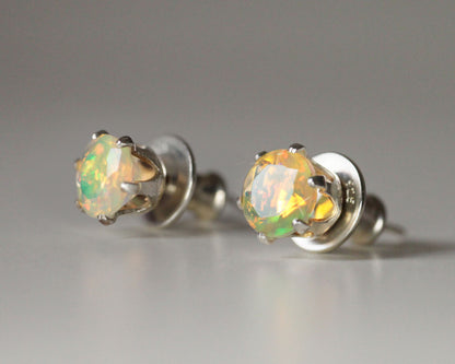 Ear Studs With Opal, 4 mm