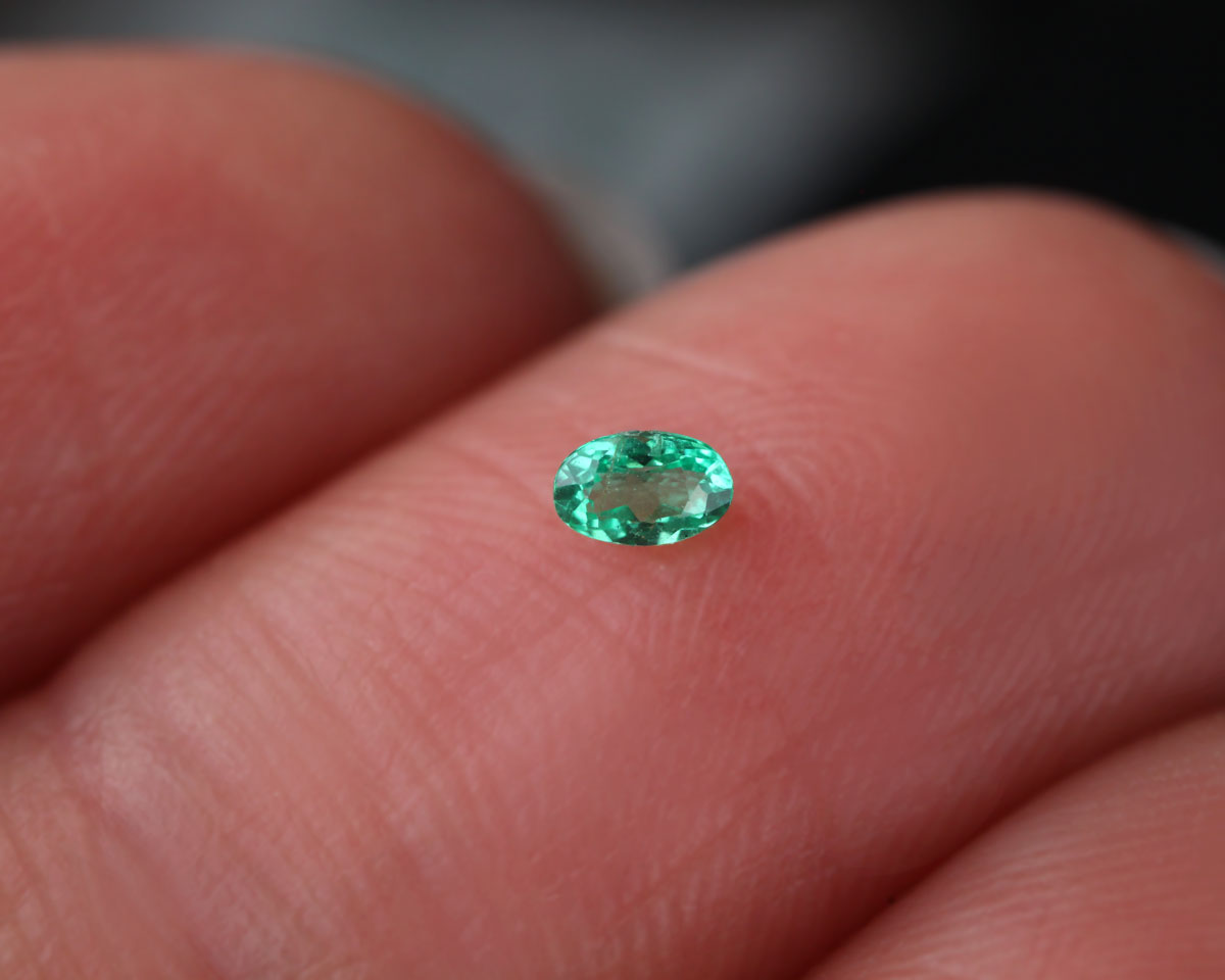 Shakiso Emerald oval 0.06 ct