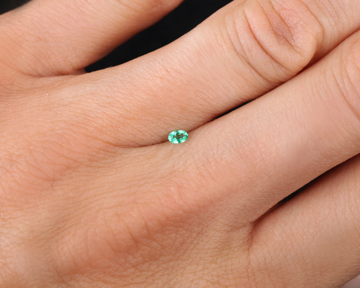 Shakiso Emerald oval 0.06 ct