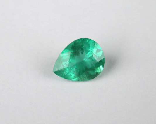 Shakiso Emerald pear 6 mm 0.45 ct