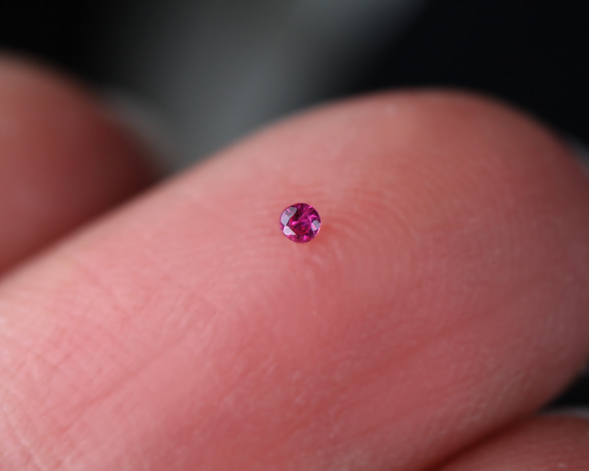 Facet cut ruby 1 to 1.3 mm