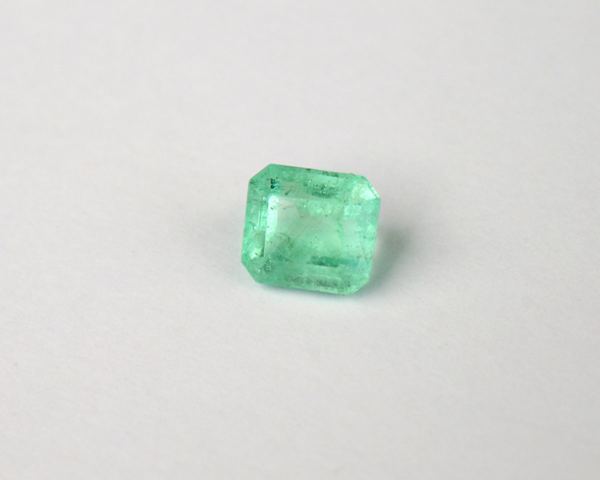 Shakiso Emerald rectangle 5 mm 0.6 ct