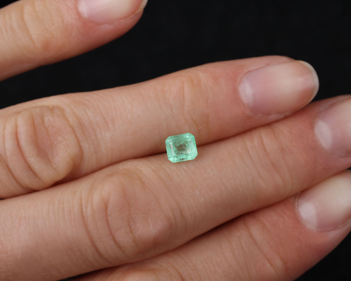 Shakiso Emerald rectangle 5 mm 0.6 ct