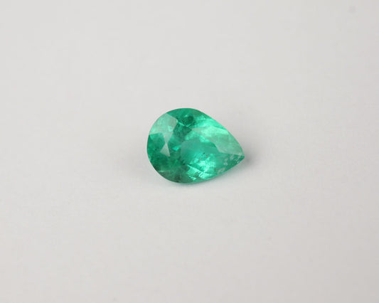 Shakiso Emerald pear 6 mm 0.52 ct