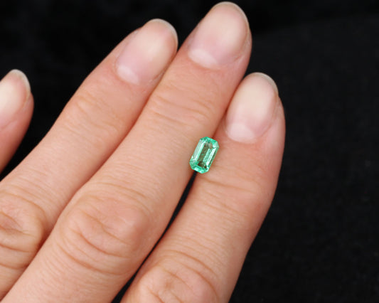 Shakiso Emerald rectangle 7 mm 0.61 ct
