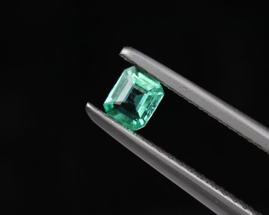 Shakiso Emerald rectangle 4 mm 0.18 ct