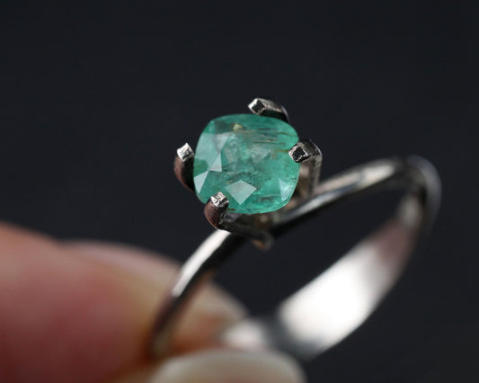 Shakiso Emerald square 6 mm 0.74 ct