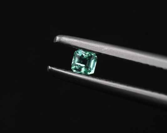 Shakiso Emerald square 2.5 mm 0.08 ct