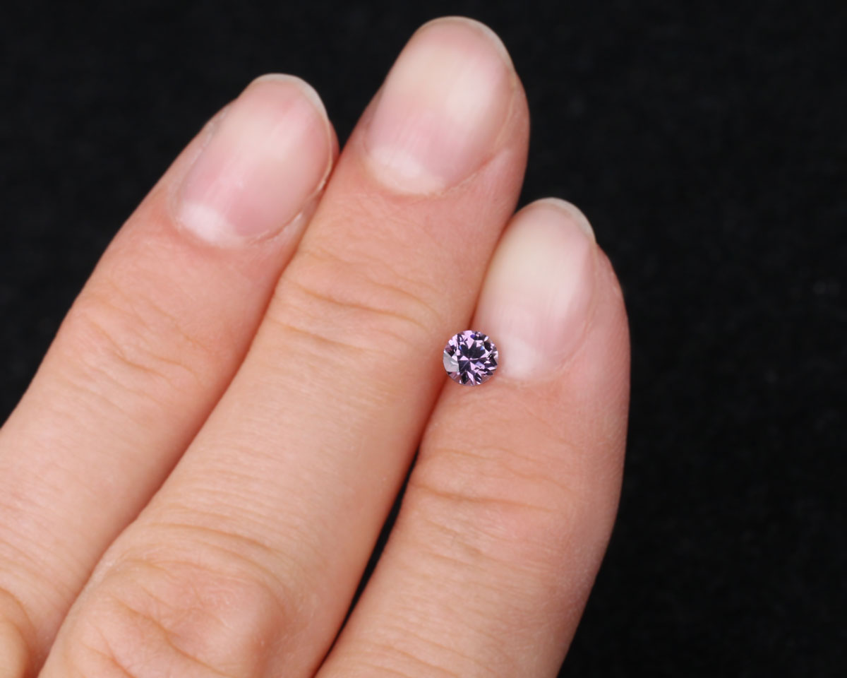 Spinell rund 4 mm 0,3 ct 