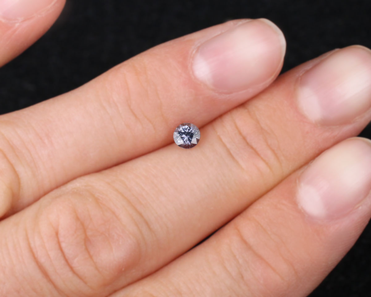 Spinel round 4 mm 0.25 ct