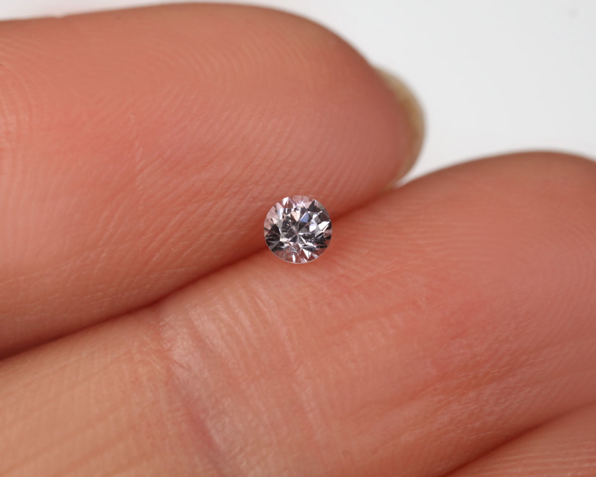 Spinel round 3 mm 0.12 ct