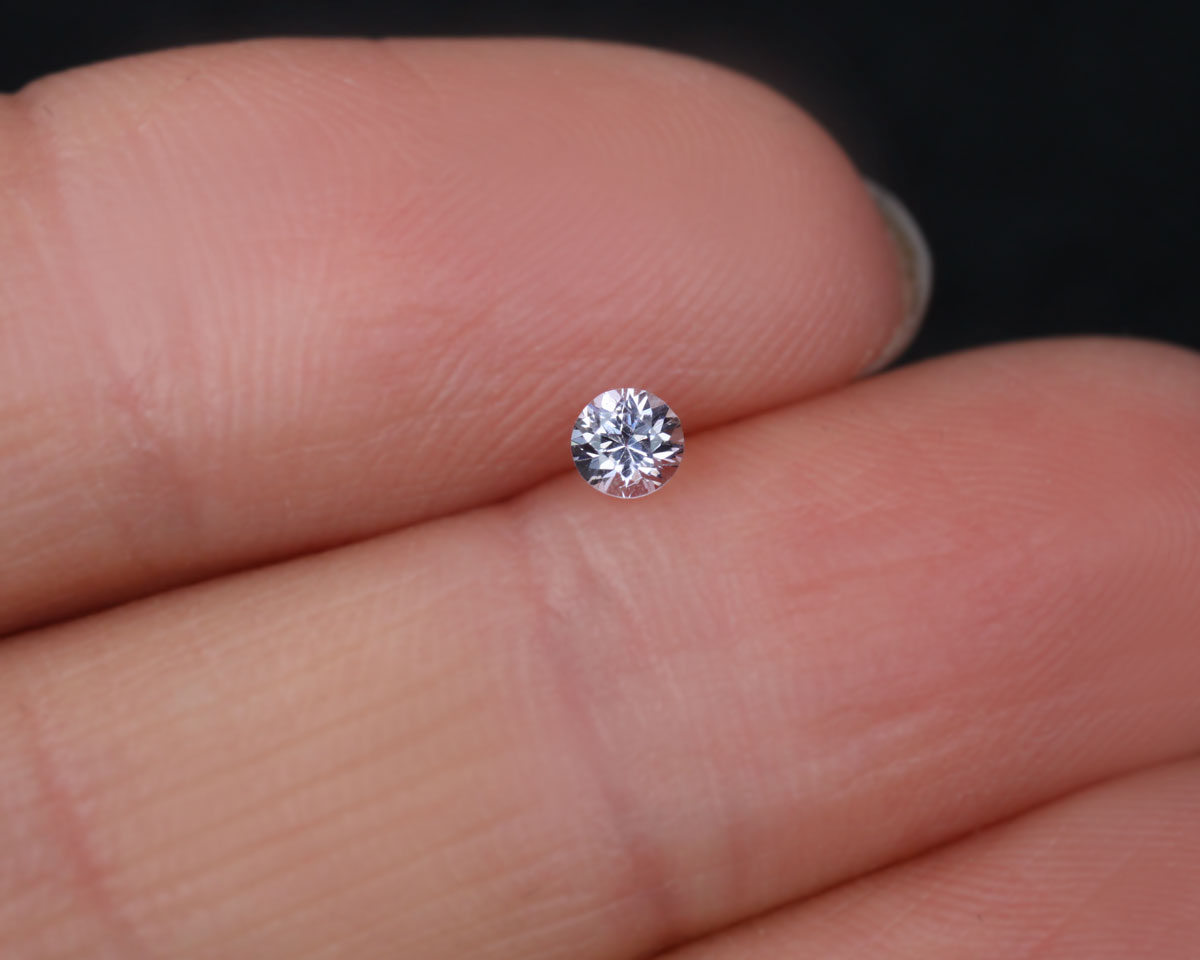 Spinel round 3 mm 0.14 ct