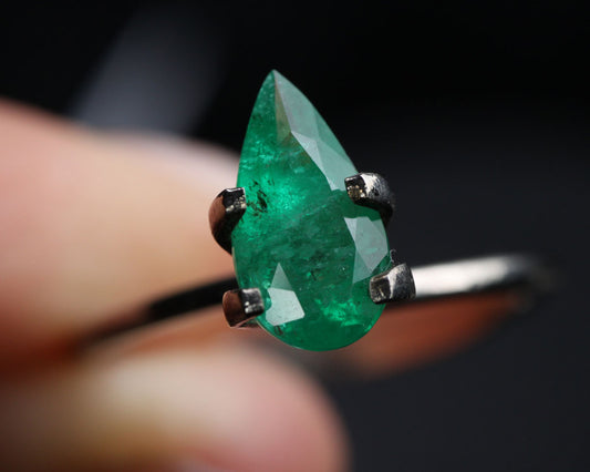 Shakiso Emerald drop 1.3 ct