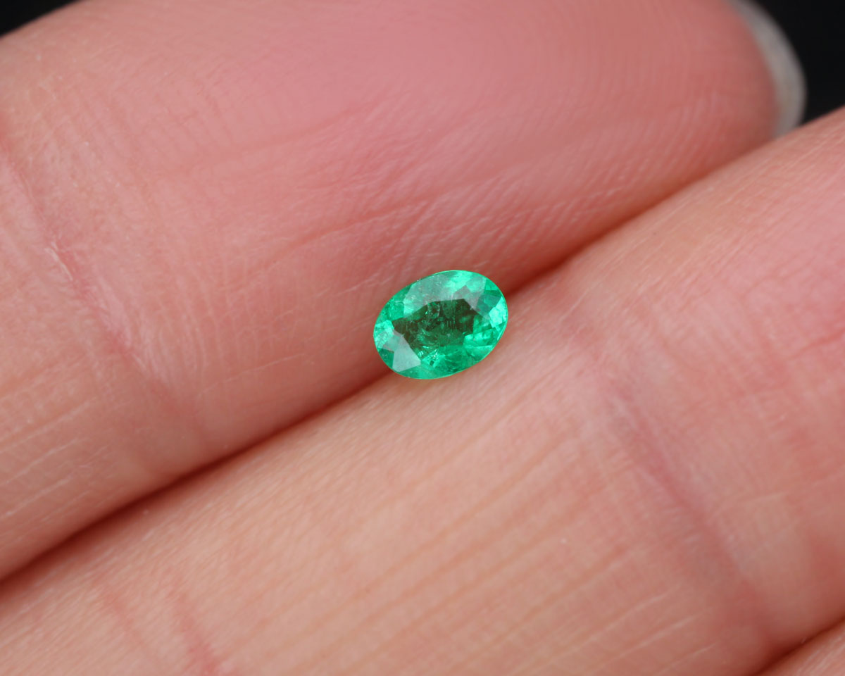 Shakiso Emerald oval 0.12 ct