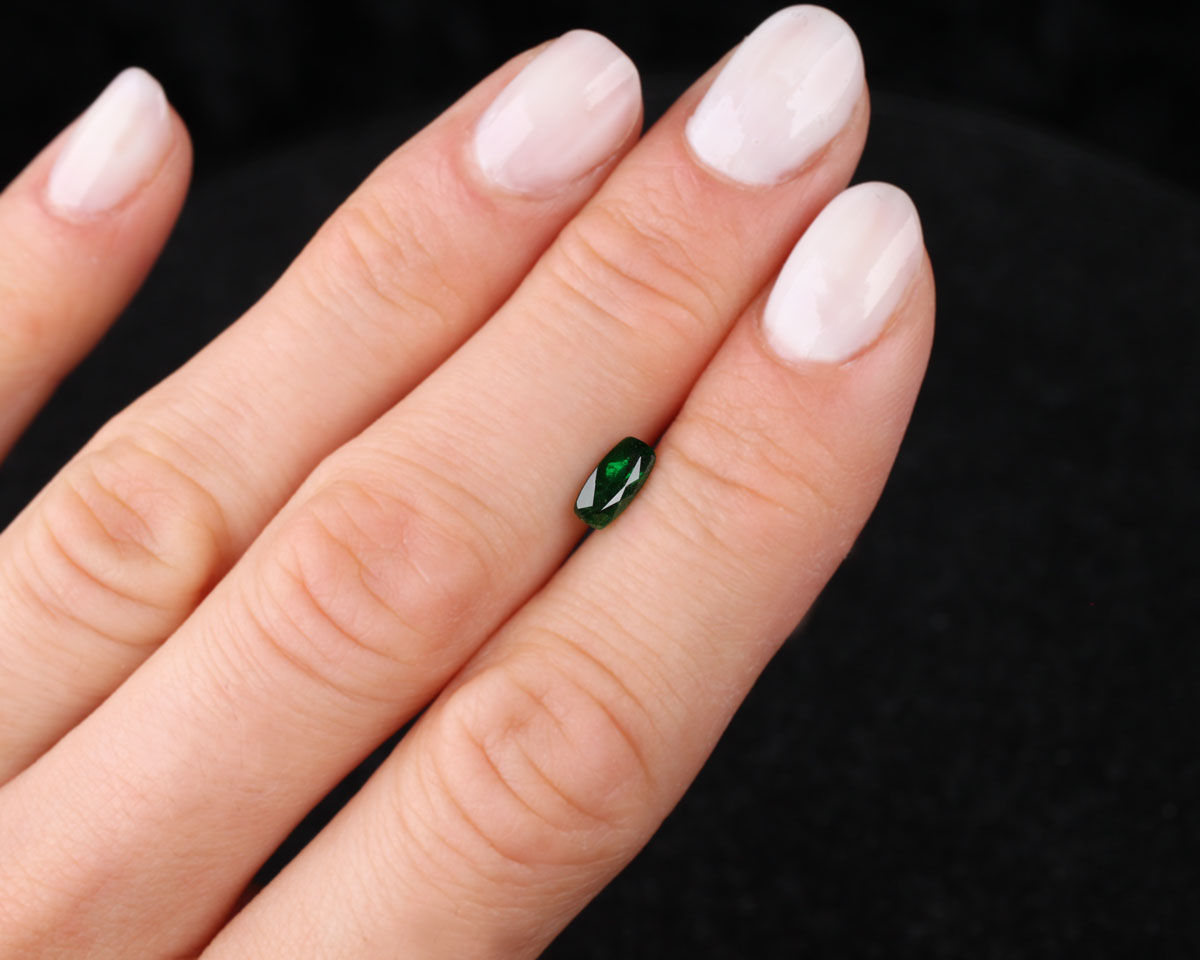 Tsavorite granat grön rektangulär 7 mm 0,65 ct