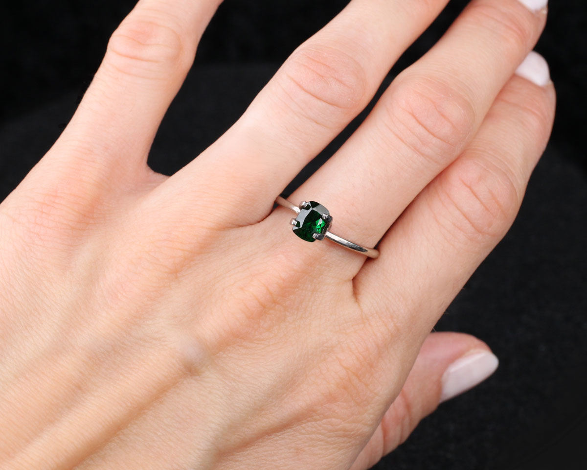 Tsavorite granat grön rektangulär 7mm 1,2 ct 