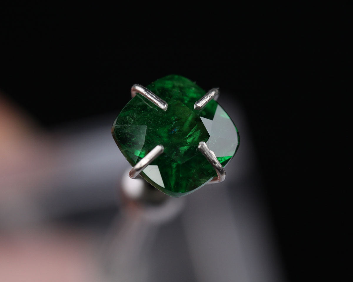 Tsavorite granatgrön 5 mm fyrkantig 0,8 ct