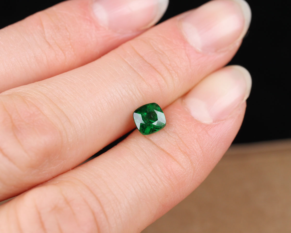 Tsavorite granatgrön 5 mm fyrkantig 0,8 ct