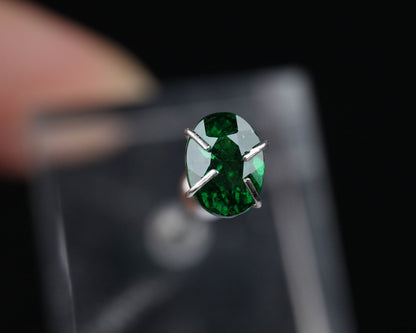 Tsavorite garnet green oval 6 mm 0.78 ct