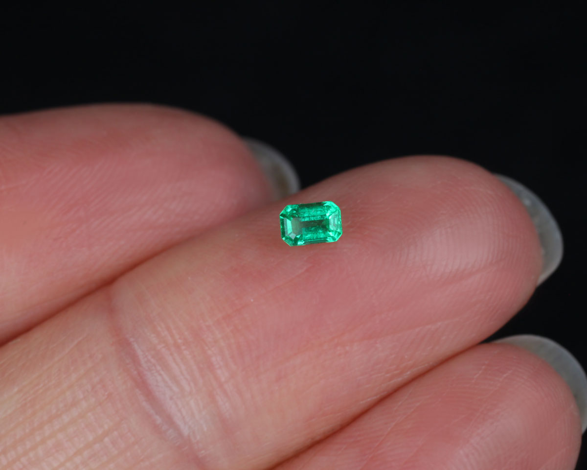 Shakiso Emerald 0.12 ct emerald cut