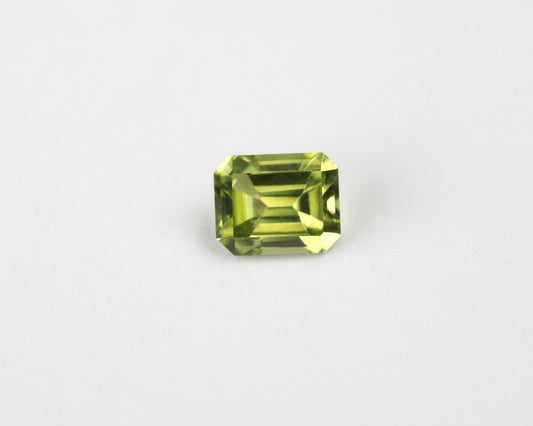 Peridot 0.53 ct octagon