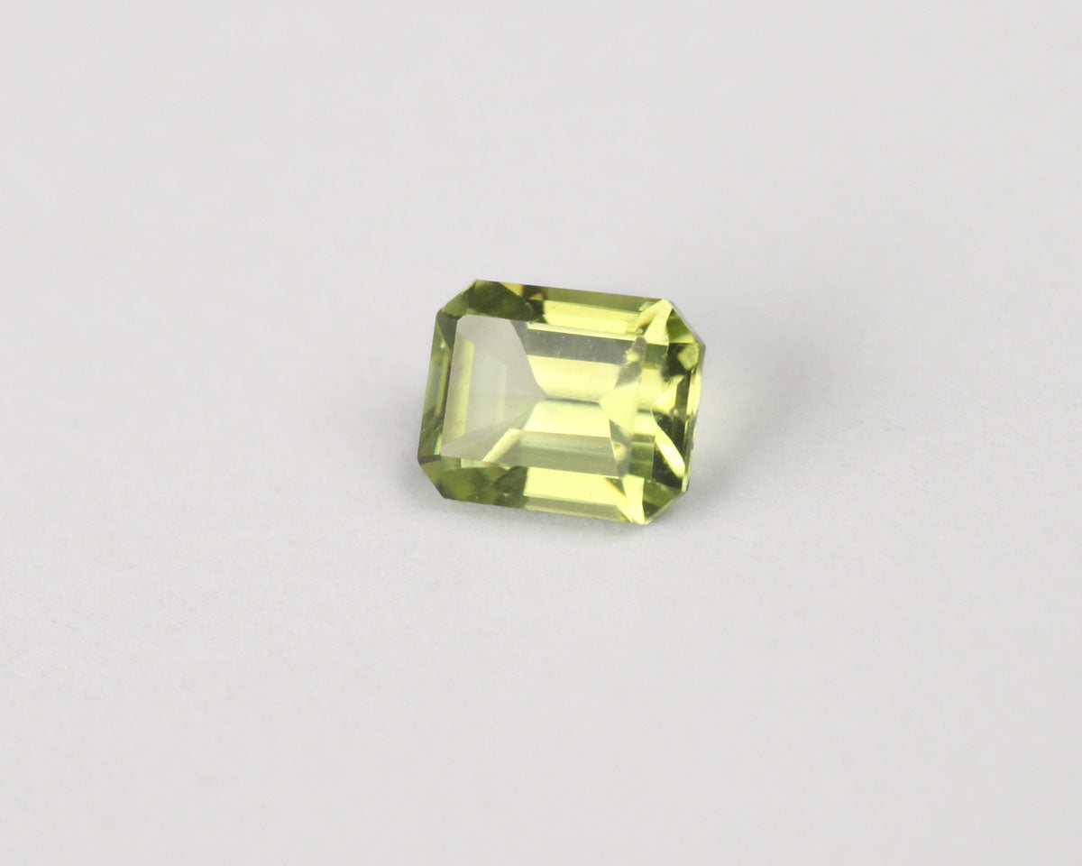 Peridot 0.53 ct octagon