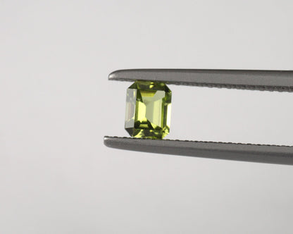 Peridot 0.53 ct octagon