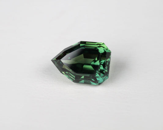 Safir grön sköld 8 mm 1,87 ct