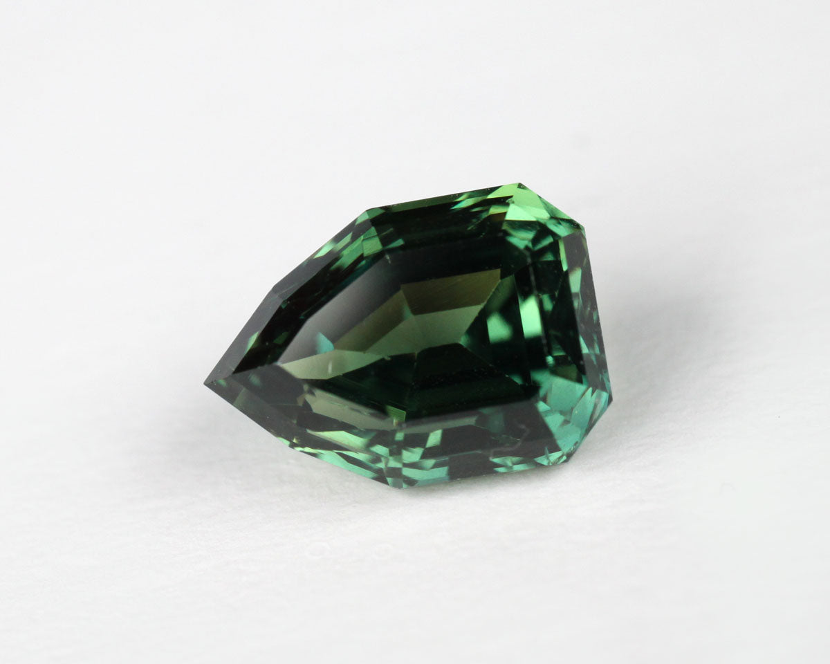 Safir grön sköld 8 mm 1,87 ct