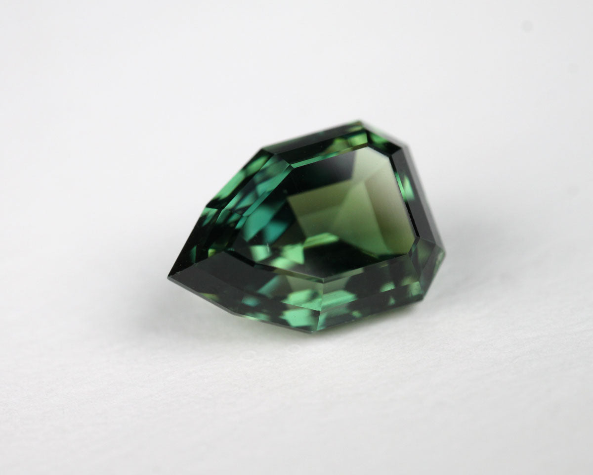 Safir grön sköld 8 mm 1,87 ct