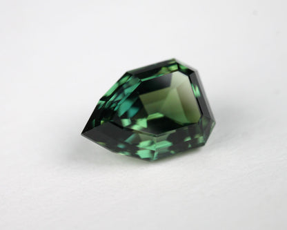 Safir grön sköld 8 mm 1,87 ct