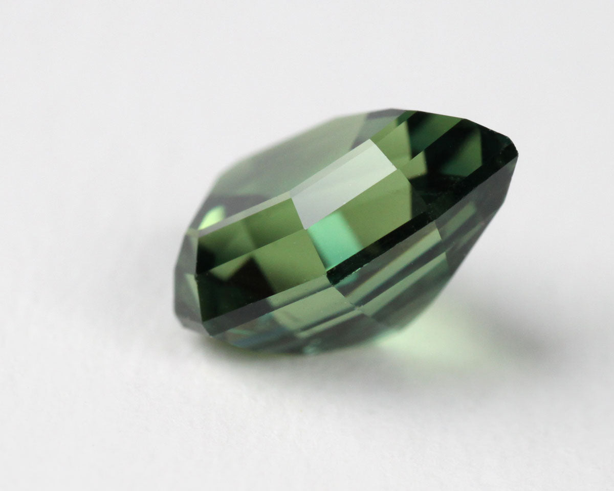Safir grön sköld 8 mm 1,87 ct