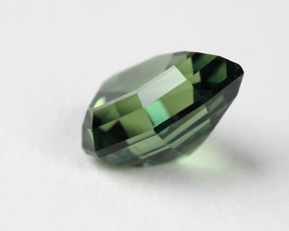 Safir grön sköld 8 mm 1,87 ct