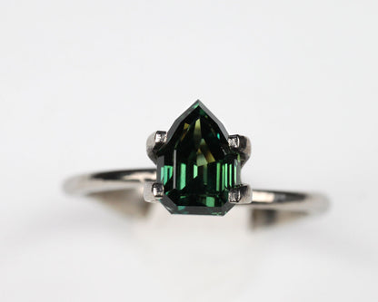 Safir grön sköld 8 mm 1,87 ct