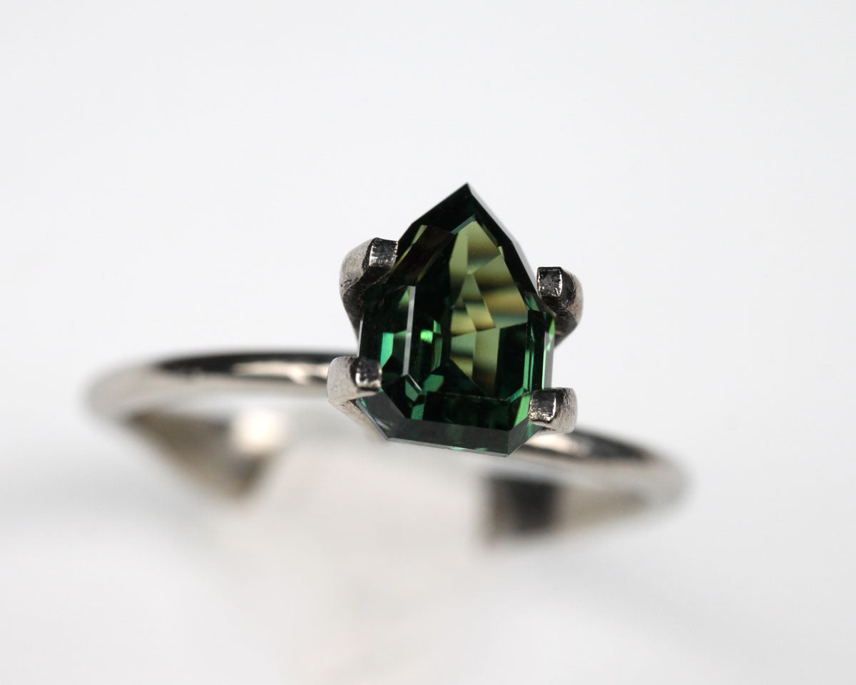 Safir grön sköld 8 mm 1,87 ct