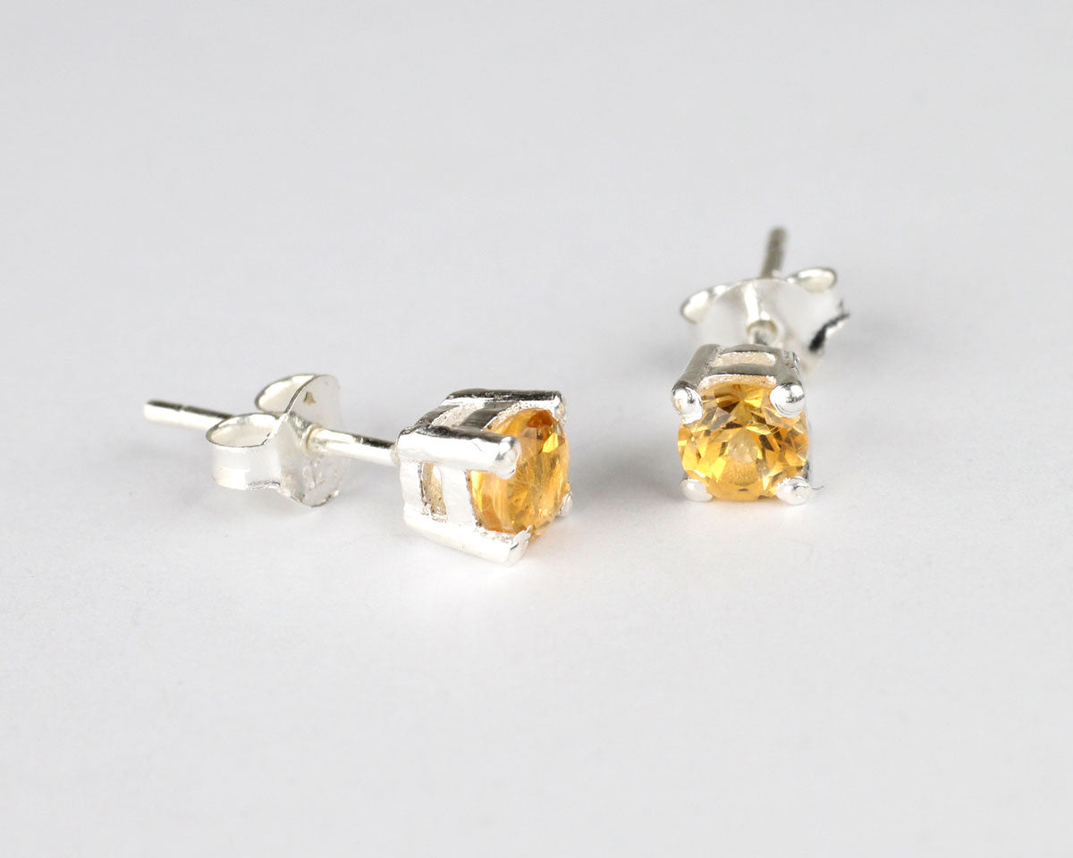 Citrine silver ear studs, 4 mm