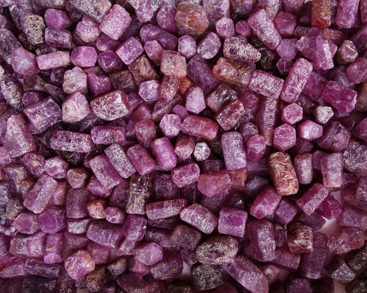Rå rubinkristaller