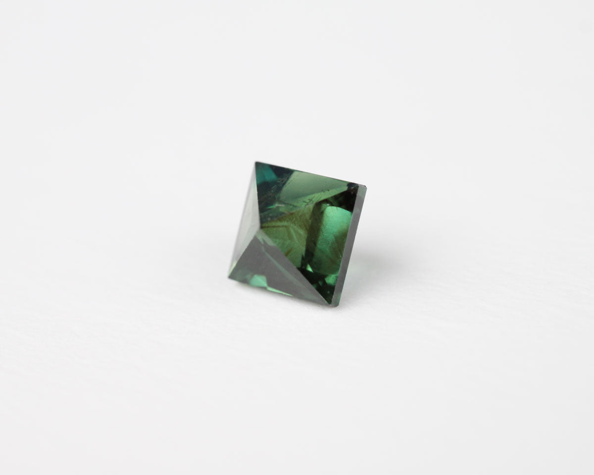 Safir grön fyrkant 4,5 mm 0,93 ct