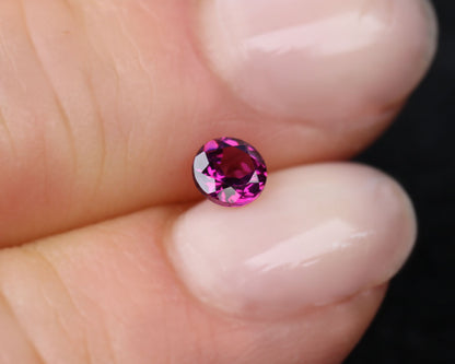 Granat lila rund 4 mm 0,38 ct