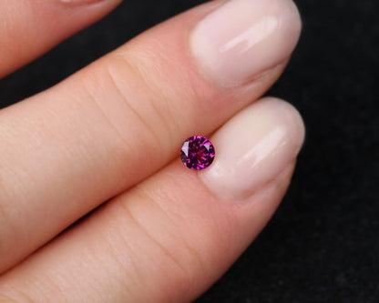 Granat lila rund 4 mm 0,38 ct