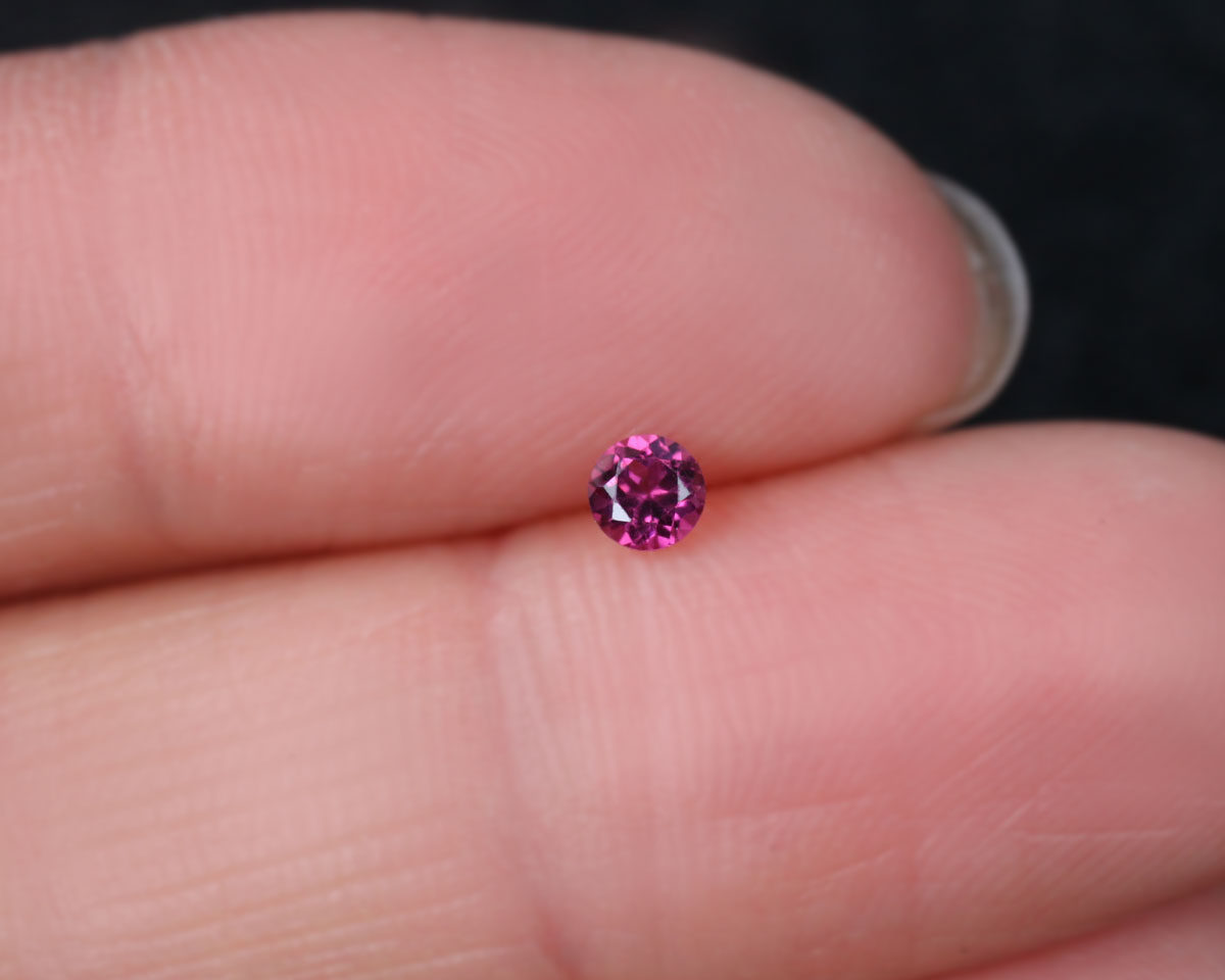 Granat rund lila 3 mm 0,18 ct 