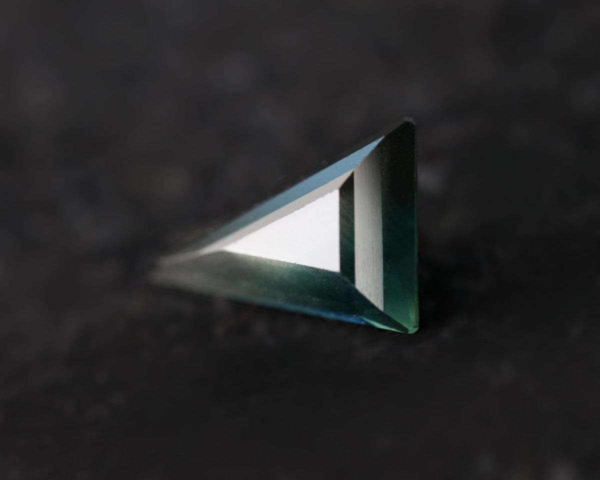 Sapphire triangular 9 mm 1.3 ct
