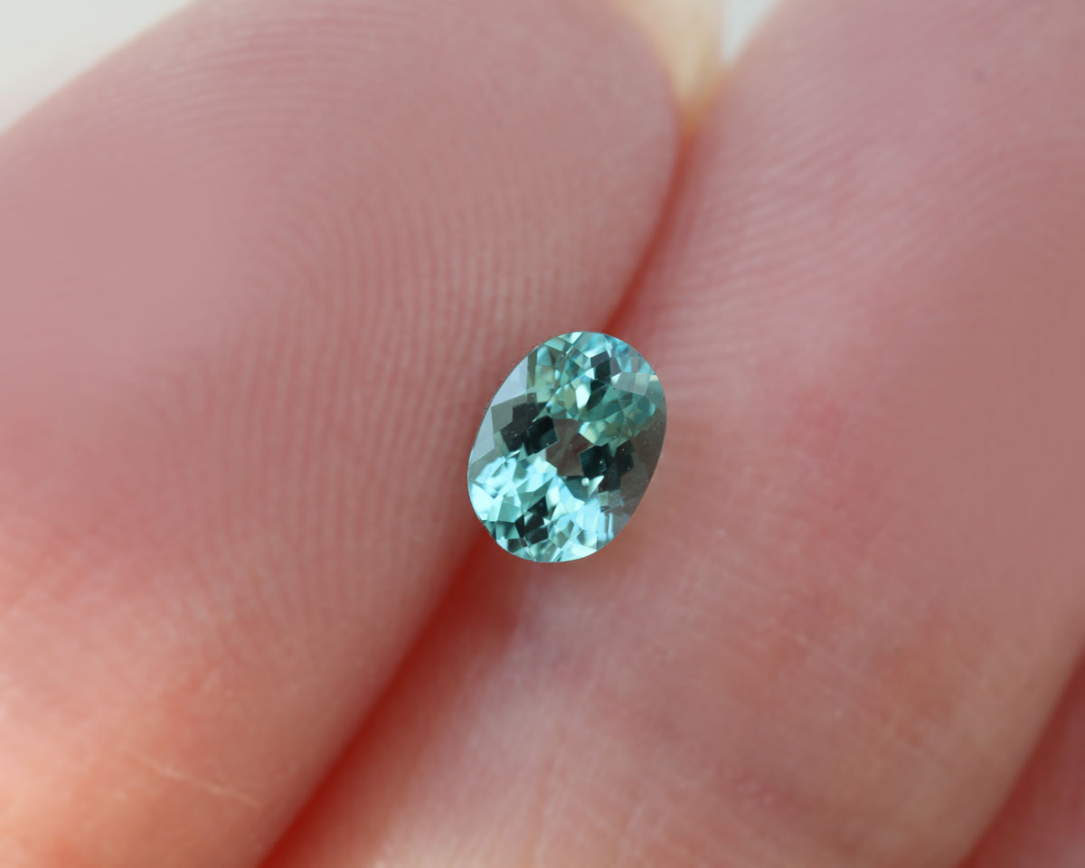 Paraiba Tourmaline oval 5 mm 0,33 ct 