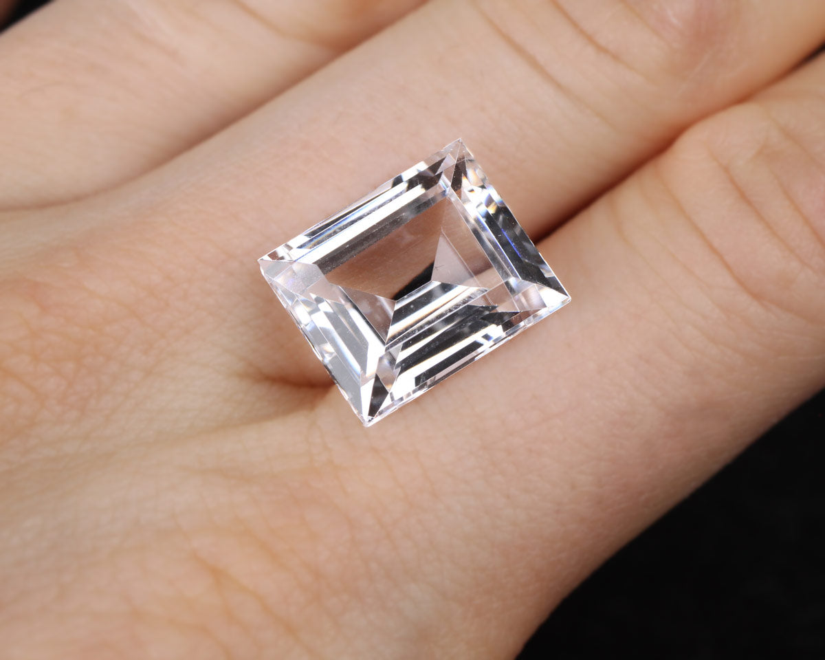 Spinel 14x12 mm rectangular white