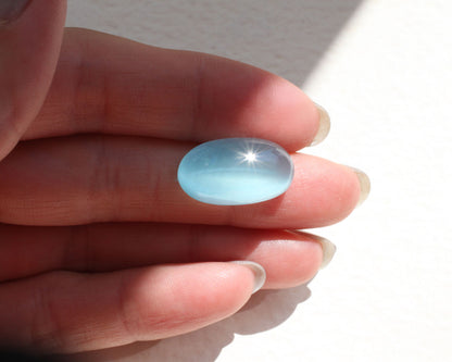 Aquamarine cabochon Chatoyant oval blå 26 mm 16 ct